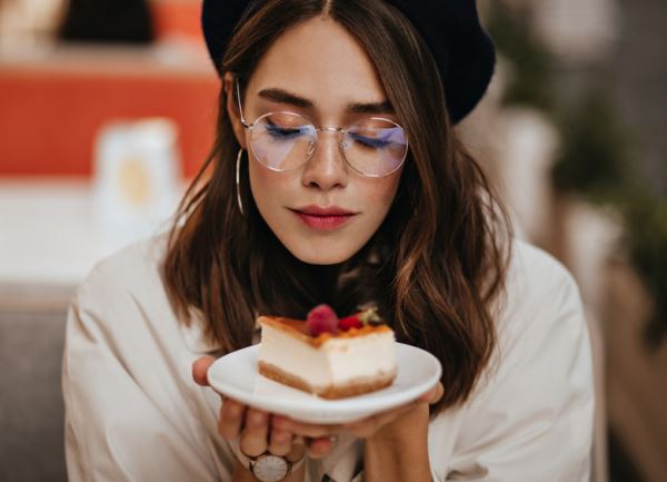 Почему организм просит сладкое: сигналы дефицитов