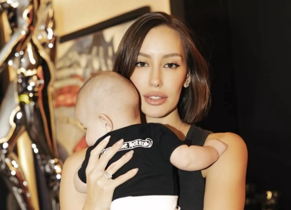 Невеста Тимати продемонстрировала фигуру через полгода после рождения дочери