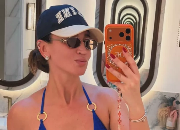 Ольга Бузова показала фигуру в купальнике