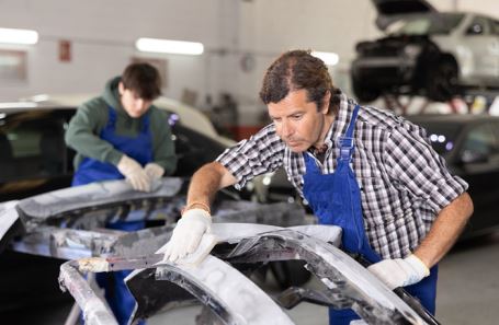 Автомаляры, сварщики и монолитчики стали самыми высокооплачиваемыми специалистами