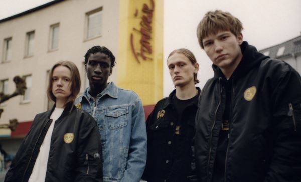 Guess Jeans выпустил коллекцию с футбольным клубом «Боруссия Дортмунд»