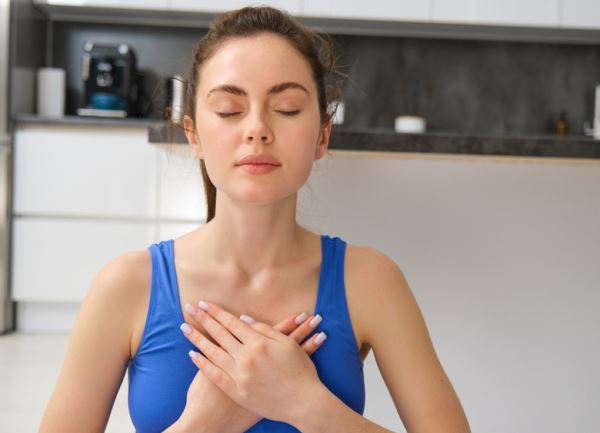 Без тренировок и диет: правда ли, что дыхательные практики помогают похудеть