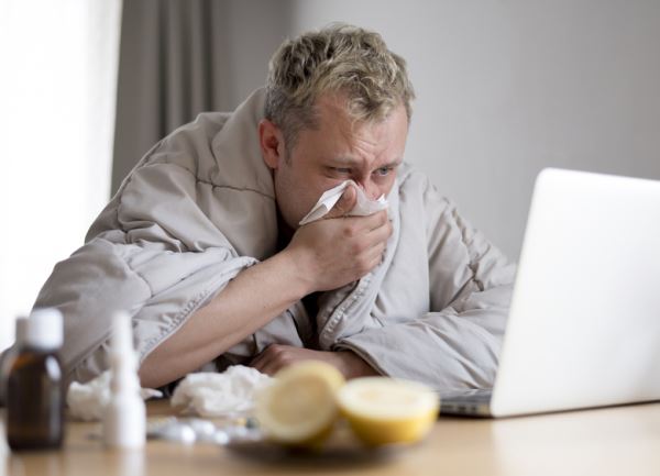 Как не заболеть в сезон простуд: базовые правила от терапевта